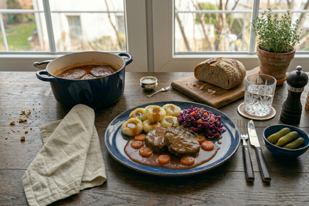 Bitki Wołowe w Sosie Pomidorowo-Koperkowym (Braised Beef Steaks in Tomato & Dill Gravy)